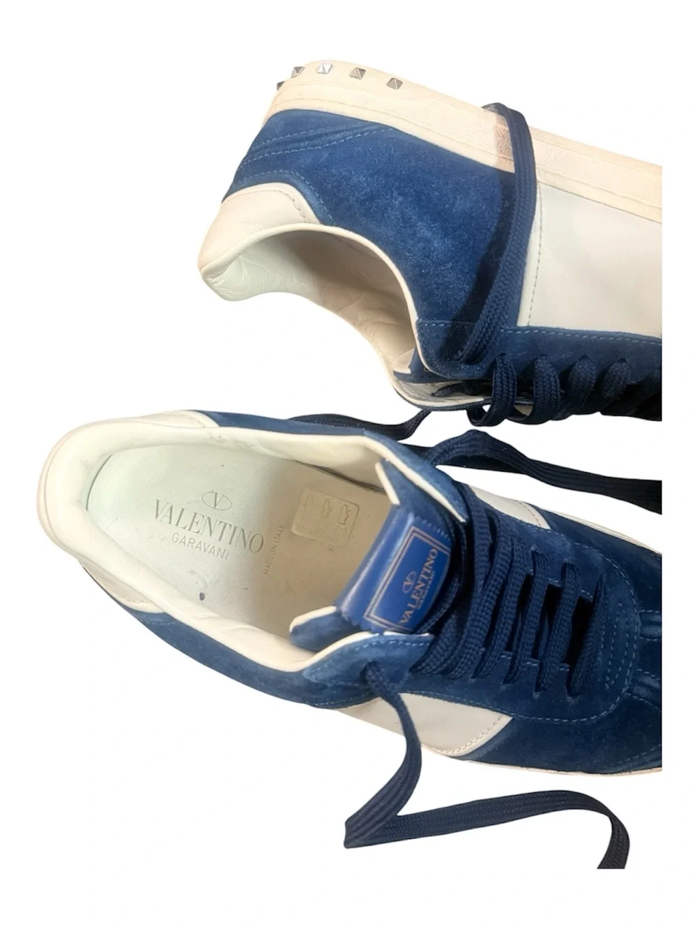 Valentino Garavani Flycrew Low-Top Sneakers In Navy Blue Suede